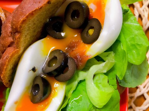 トロトロ半熟卵とアンチョビのサンド